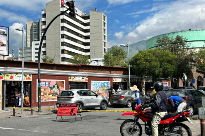 Adecuación. Las cintas de peligro se colocaron en las intersecciones.