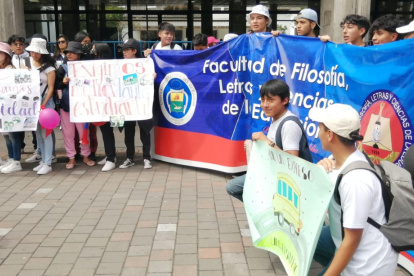 Protesta. La marcha partió desde la universidad hasta la plaza Grande.