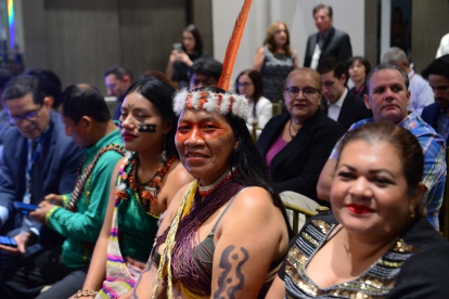 Productores. Cahuo Boya de Amwae (c), presidente de la Asociación de Mujeres Waorani, en la macrorrueda.