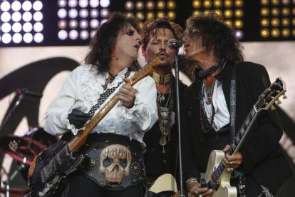 Actuación de Hollywood vampires.