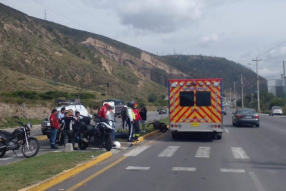 Vía. En la Simón Bolívar, en el sector de La Pampa, se procedió a cerrar el carril desde las 15:00.