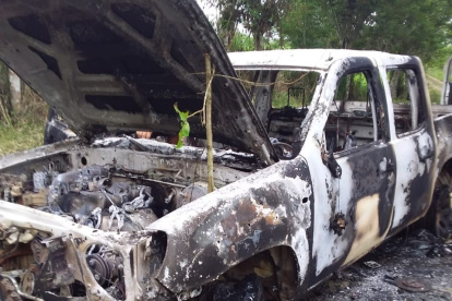 Incidente. Un vehículo incinerado también se encontró en el lugar.