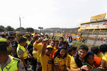 LLEGARON DESDE MUY TEMPRANAS HORAS PARA VER EL CLASICO DEL ASTILLERO