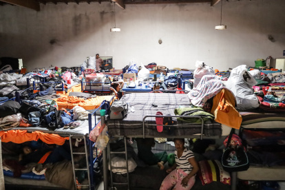 Panorama. Migrantes en un albergue. Son de la etnia los misquitos, de la región indígena de Honduras.