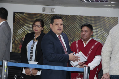 Alembert Vera fue elegido presidente del CPCCS con los votos de una mayoría relacionada con correístas y socialcristiano.