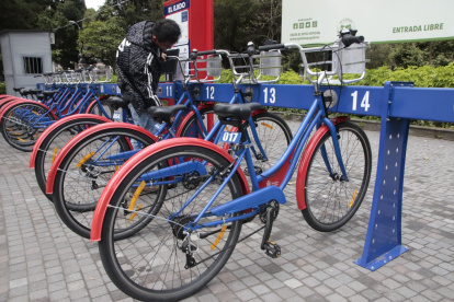 Ancladas. En las paradas hay al menos 14 unidades dispuestas al público.