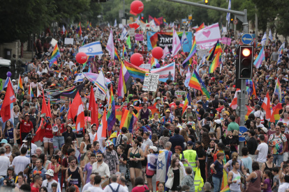 Un fuerte dispositivo policial de más de 2.000 agentes flanqueó hoy 1 de junio de 2023  la tensa marcha del orgullo LGTBI en Jerusalén con cerca de 35.000 asistentes,