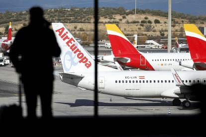 En los aeropuertos de Lyon, Marsella, Niza, Toulouse, Burdeos y Nantes las supresiones de vuelos afectarán a uno de cada cinco trayectos.