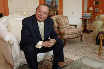 Álvaro Noboa reaparece en vídeo y no deja clara su postulación