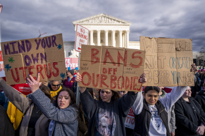 Activistas a favor del derecho al aborto participan en una manifestación, en Washington, en una fotografía de archivo.