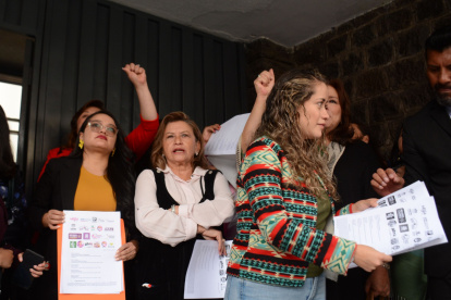 Colectivos de mujeres han impulsado varias acciones para rechazar y revertir la decisión de el CNE y las organizaciones políticas.