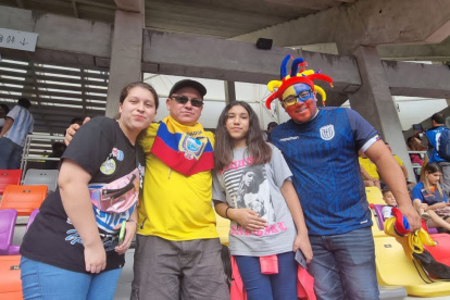 Jorge González (d) alentó a su hijo Sebastián durante la Copa del Mundo.