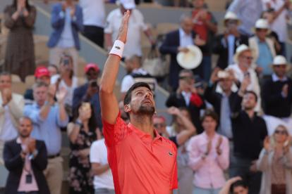 Novak Djokovic tuvo que esforzarse para acceder a los cuartos de final de Roland Garros.