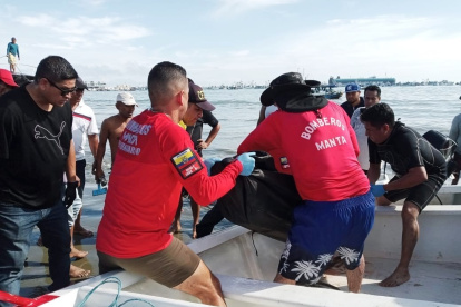 El rescate de una de las víctimas del incidente.