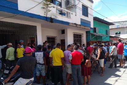 Varios comuneros protestan en la parroquia El Laurel por la falta de agentes
