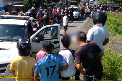 Dos jóvenes fueron baleados desde un vehículo en al via a Nobol.