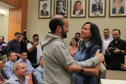 Marcela Aguiñaga, prefecta del Guayas, mostró su solidaridad al alcalde Chonillo.