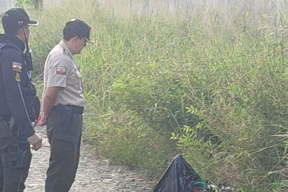 FUNDAS.- Con una piola verde fue maniatado un ciudadano que fue encontrado en fundas de basura