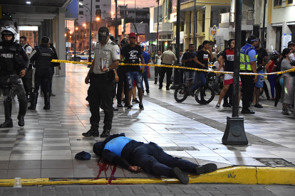 El agente municipal estaba de patrullaje por las calles céntricas de Machala.