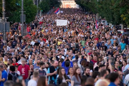 Manifestantes piden salida del presidente