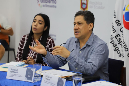 Lombaida regitra cargos públicos en Galápagos desde 2015.