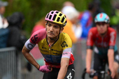 Richard Carapaz cumplió sin problemas en el estreno del Critérium del Dauphiné.