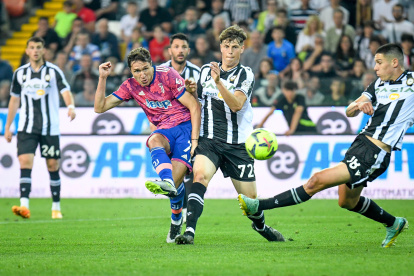 Udine (Italy), 04/06/2023.- Juventus"s Federico Chiesa (L) scores the 0-1 goal during the Italian Serie A soccer match between Udinese Calcio and Juventus FC in Udine, Italy, 04 June 2023. (Italia) EFE/EPA/ETTORE GRIFFONI