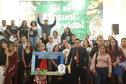 Actividad. Alumnos, organizadores y representantes de Yasunidos, en un acto en la Universidad de Guayaquil.