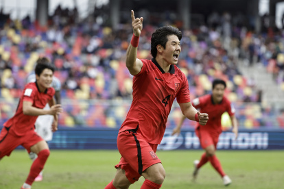 AMDEP3169. SANTIAGO DEL ESTERO (ARGENTINA), 04/06/2023.- Seok Hyun Choi de Corea del Sur celebra su gol hoy, en un partido de cuartos de final de la Copa Mundial de Fútbol sub-20 entre Corea del Sur y Nigeria en el estadio Único de Ciudades en Santiago del Estero (Argentina). EFE/ Juan Ignacio Roncoroni
