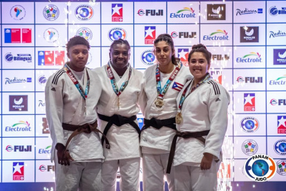 Vanessa Chalá (2a. desde la izquierda) lideró la categoría de los +78 kg.