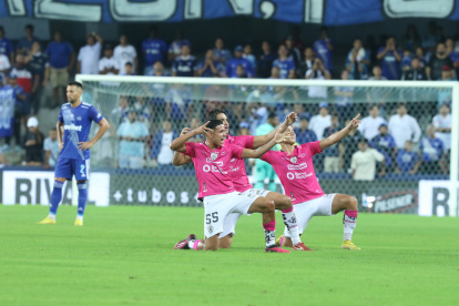 Los jugadores de Independiente del Valle en uno sus últimos partidos ante Emelec en el Capwell.