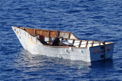 Rescate. En la embarcación habían un bebé, niños y mujeres.