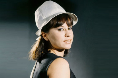 La cantante irrumpió en la escena musical casi a mediados de la década del 60, convirtiéndose en una cantante muy popular.