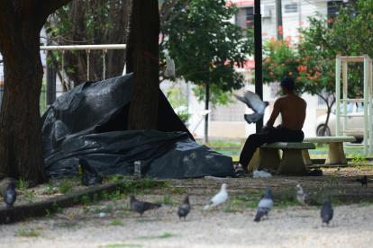 A los parques llegan personas desconocidas que han convertido estos sitios en habitaciones al aire libre, lo que provoca el rechazo de los residentes.