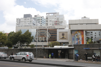 Fachada del edificiio Consejo Nacional Electoral, en Quito.