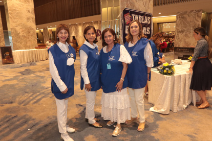 Yuly de Auad, Magdalena de Peñaherrera, María Elena de Azar y Mechita de Ycaza.