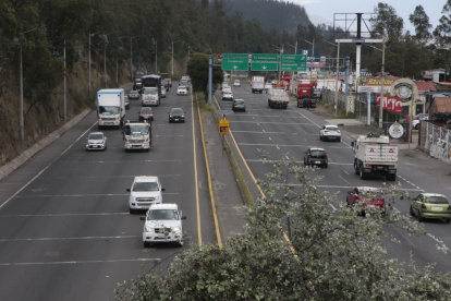 Control. En ambas avenidas los radares de velocidad son contados y están en tramos muy distantes, solo ahí frenan los conductores