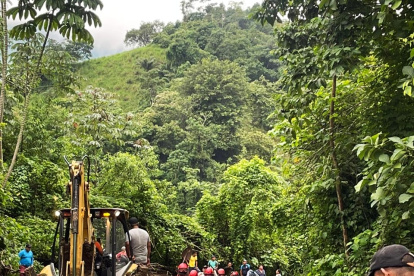 Búsqueda. Bomberos realizaban tareas para localizar a José Rezabala.
