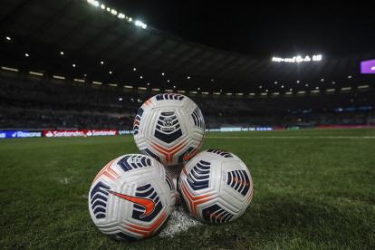 Un campo previo a un juego de Libertadores.