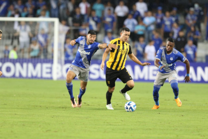 Emeelec vs Guaraní empatan en el primer tiempo