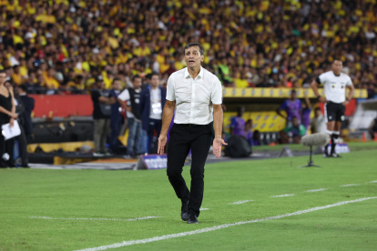 Fabián Bustos en su último partido en Barcelona, también fue multado por sus reclamos.