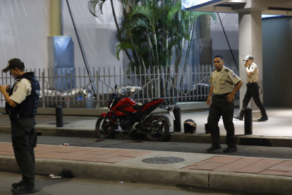 La Policía llegó al lugar para realizar las investigaciones del caso.