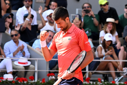 Nole aprovechó la lesión del #1 para vencerlo por 6-3, 5-7, 6-1 y 6-1.