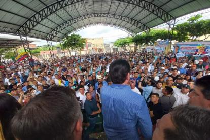 Los candidatos ya realizan proselitismo en territorio.