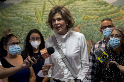 Cristiana Chamorro (c), hija de la expresidenta Violeta Barrios de Chamorro, en una fotografía de archivo.