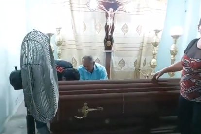 Video: En Babahoyo, una mujer declarada muerta se despertó en pleno velorio.