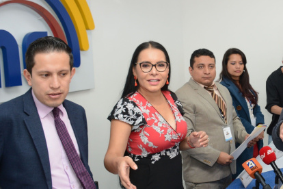 Proceso. La presidenta del CNE Diana Atamaint recibió hasta el mediodía la aceptación de dos precandidaturas para las elecciones.