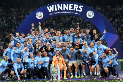 Los jugadores del Manchester City en plena coronación, tras derrotar 1-0 al Inter.