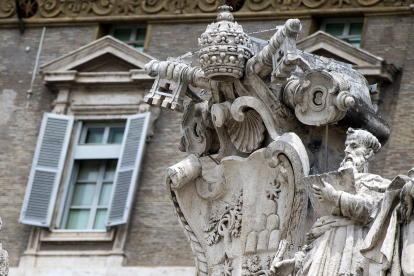 Vatican City (Vatican City State (holy See)), 11/06/2023.- A view on closed Pope"s window in the Apostolic Palace in Saint Peter"s square, that Pope Francis celebrated privately at the Agostino Gemelli University Hospital where he was hospitalized, Vatican City, 11 June 2023. Pope Francis recovers after abdominal surgery on Wednesday 07 June. (Papa, Roma) EFE/EPA/ANGELO CARCONI