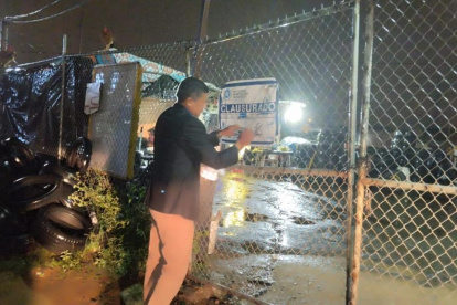 Hecho. Se colocó el sello de clausura en el sitio.